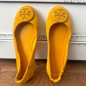 Tory Burch Suede Minnie Travel Ballet Gold Crest Flat Logo Women's Size 5.5